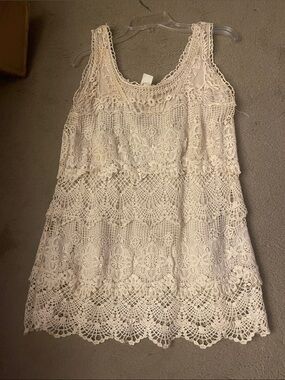 Jennie & Marlis Women's Cream Crochet Lace Sleeveless long top -Size Medium